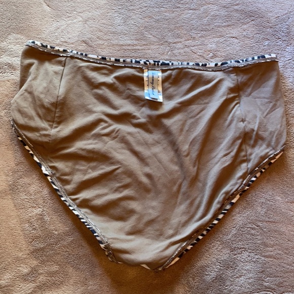 Tropi-Cat Swim Bottom - Picture 4 of 7